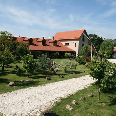Gasthaus Malomdulo Farmhaz Pilisborosjenő Exterior foto