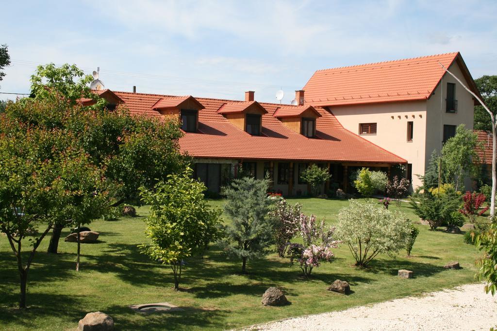 Gasthaus Malomdulo Farmhaz Pilisborosjenő Exterior foto
